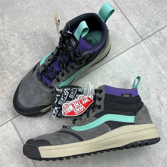 🔆VANS🔆 all weather high top boots, water resistant comfortable supportive. - Picture 4 of 15